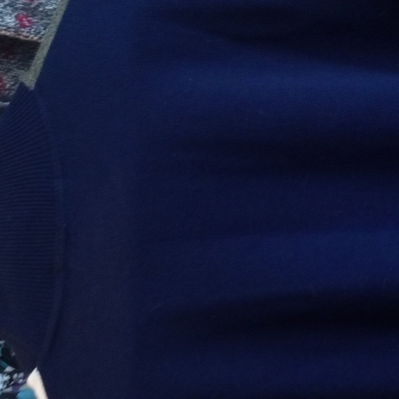 Women's sweater size Medium - Picture 7 of 9